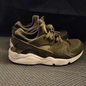 Nike Air Huarache Run Olive Size 8